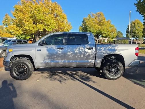 2017 Toyota Tundra SR5