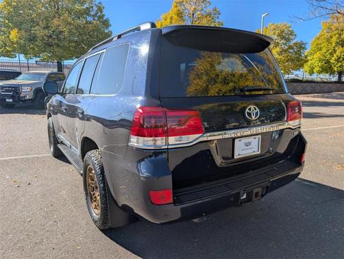 2016 Toyota Land Cruiser V8