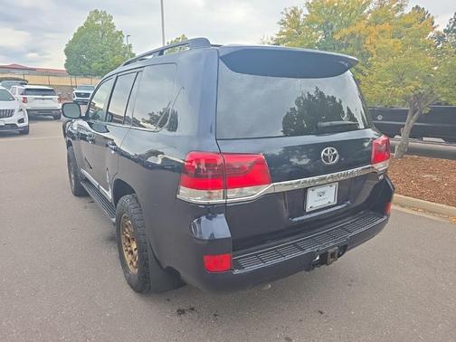 2016 Toyota Land Cruiser V8