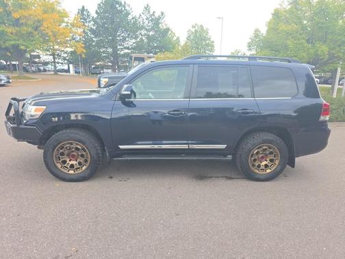 2016 Toyota Land Cruiser V8