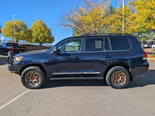 2016 Toyota Land Cruiser V8