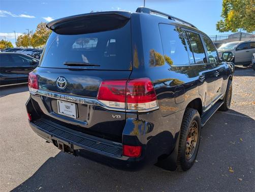 2016 Toyota Land Cruiser V8