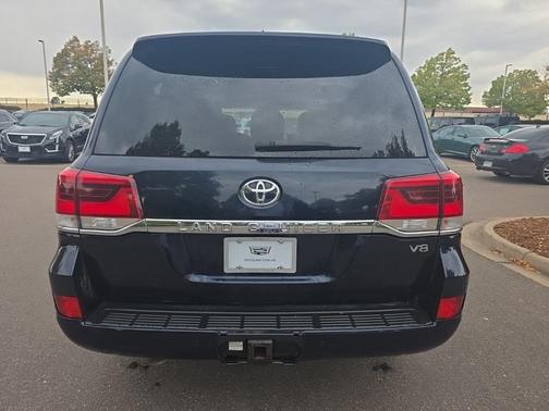 2016 Toyota Land Cruiser V8