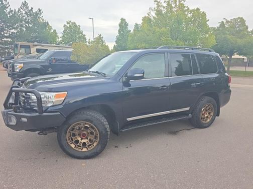 2016 Toyota Land Cruiser V8