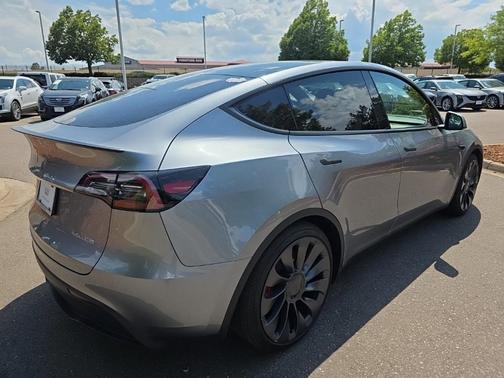 2024 Tesla Model Y Performance