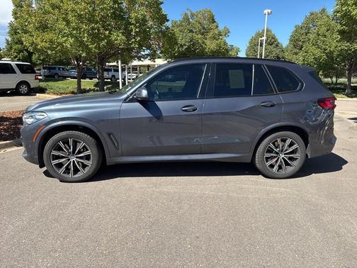 2021 BMW X5 M50i