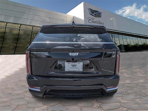 2025 Cadillac Escalade IQ Luxury 2