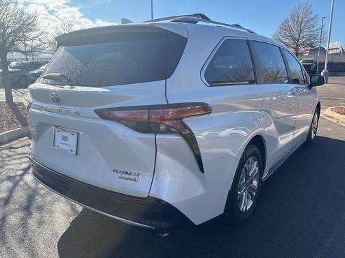 2023 Toyota Sienna Platinum 7 passenger