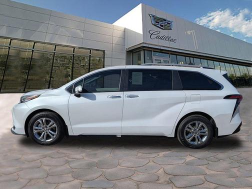 2023 Toyota Sienna Platinum 7 passenger