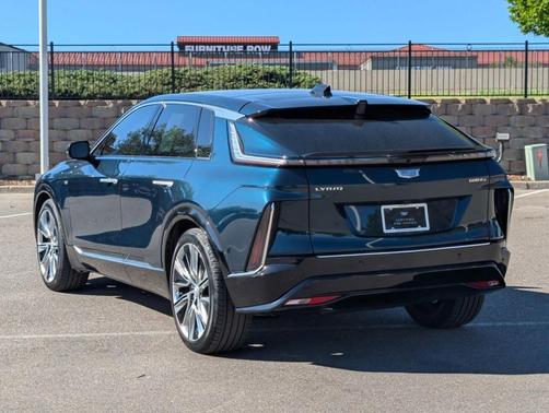 Emerald 2024 Cadillac LYRIQ Luxury