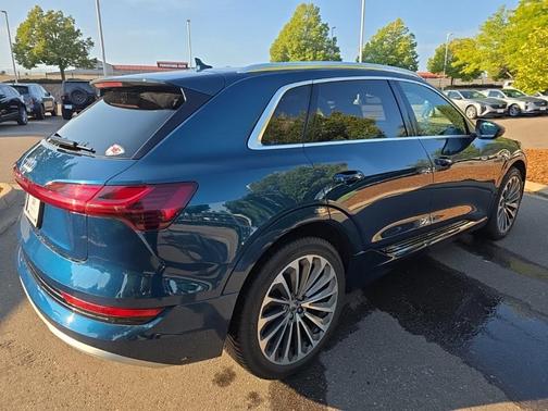 2019 Audi e-tron Prestige