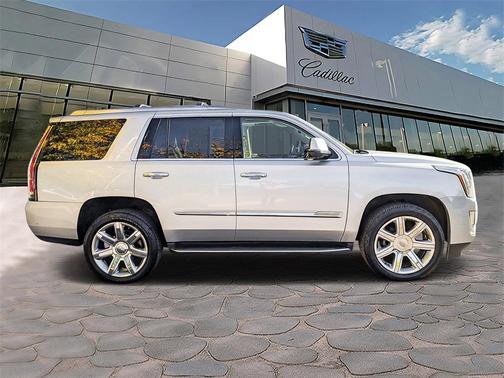 2017 Cadillac Escalade Luxury