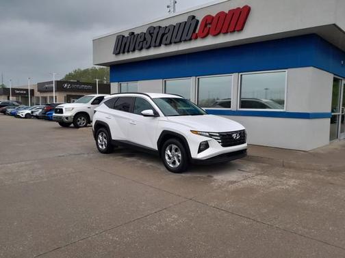 White 2023 Hyundai TUCSON SEL