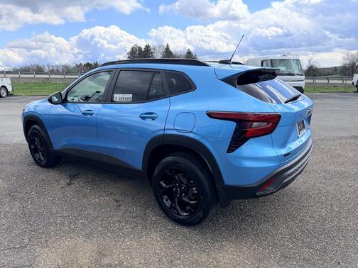 Marina Blue Metallic 2026 Chevrolet Trax LT