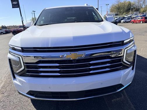 2025 Chevrolet Suburban LT