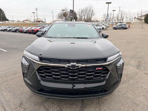 Mosaic Black Metallic 2026 Chevrolet Trax FWD 1RS