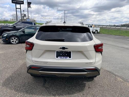 White Sands 2026 Chevrolet Trax FWD ACTIV