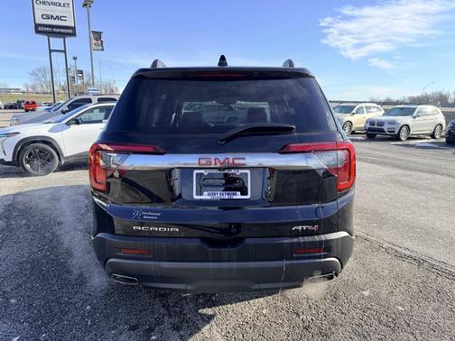 2022 GMC Acadia AWD AT4