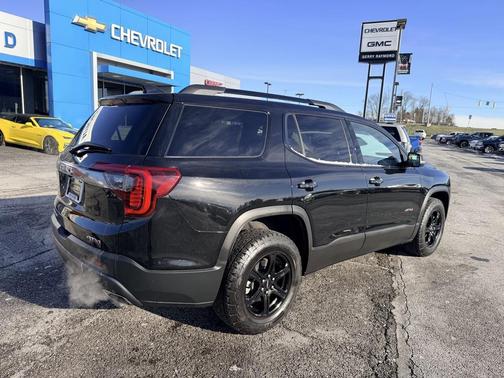 2022 GMC Acadia AWD AT4