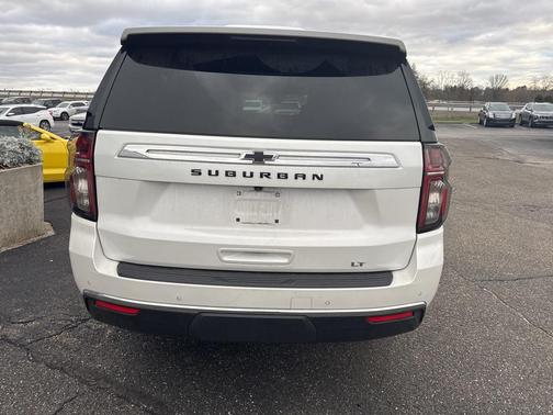 2023 Chevrolet Suburban LT