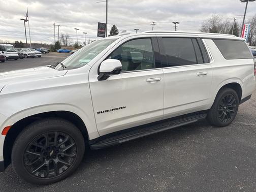 2023 Chevrolet Suburban LT
