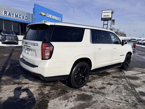 2023 Chevrolet Suburban LT