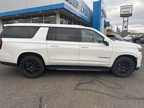 2023 Chevrolet Suburban LT