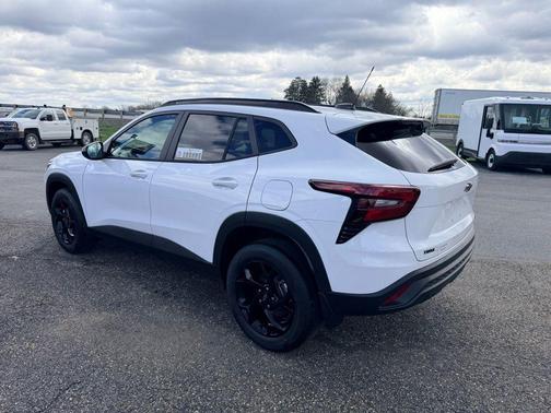 Summit White 2026 Chevrolet Trax LT