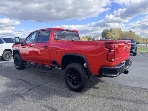 2025 Chevrolet Silverado 2500 4WD Crew Cab Standard Bed ZR2