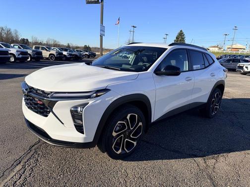 Summit White 2026 Chevrolet Trax FWD 2RS