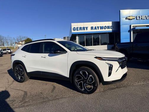 Summit White 2026 Chevrolet Trax FWD 2RS