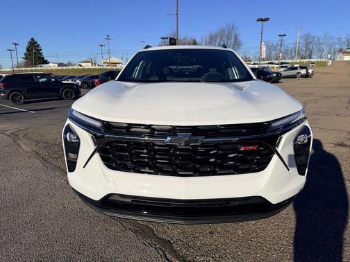 Summit White 2026 Chevrolet Trax FWD 2RS