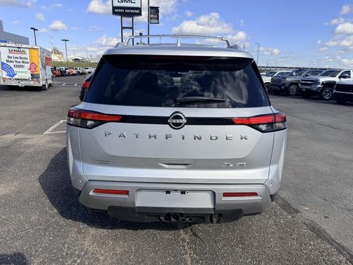 2025 Nissan Pathfinder SL 4WD