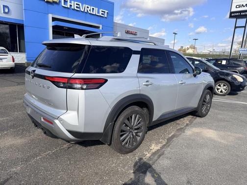 2025 Nissan Pathfinder SL 4WD