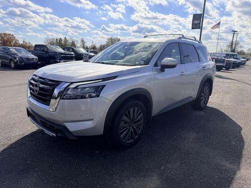 2025 Nissan Pathfinder SL 4WD