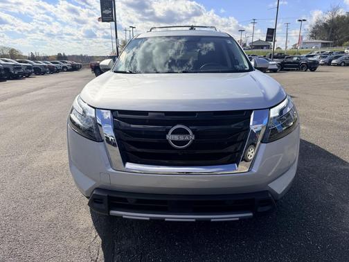 2025 Nissan Pathfinder SL 4WD