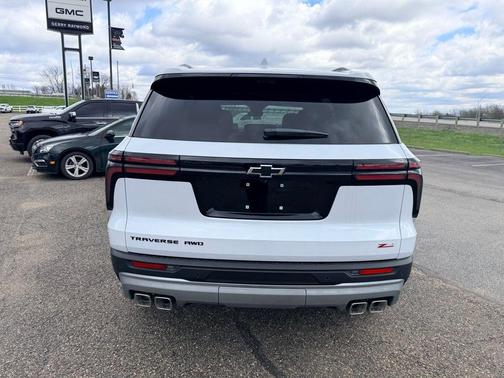 Polar White Tricoat 2026 Chevrolet Traverse AWD Z71