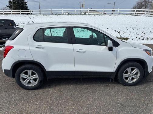 Summit White 2019 Chevrolet Trax LS