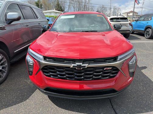 Apex Red 2026 Chevrolet Trax FWD 2RS