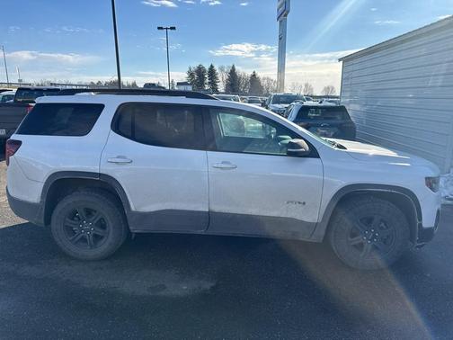 2023 GMC Acadia AWD AT4
