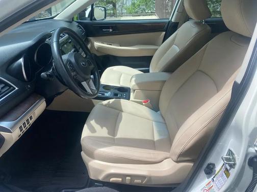 Crystal White Pearl 2017 Subaru Outback 3.6R Limited