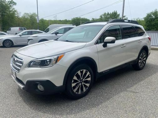 Crystal White Pearl 2017 Subaru Outback 3.6R Limited