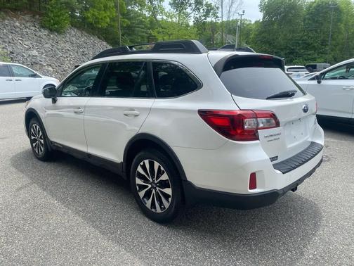 Crystal White Pearl 2017 Subaru Outback 3.6R Limited