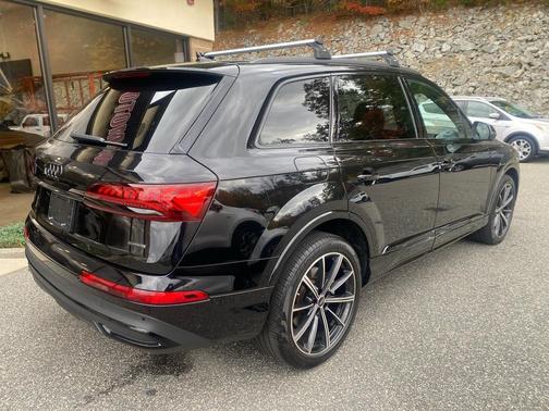 2022 Audi Q7 55 Premium Plus