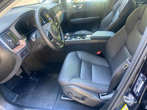 2024 Volvo XC60 B5 Plus Dark AWD
