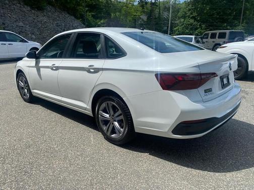 White 2024 Volkswagen Jetta 1.4T SE