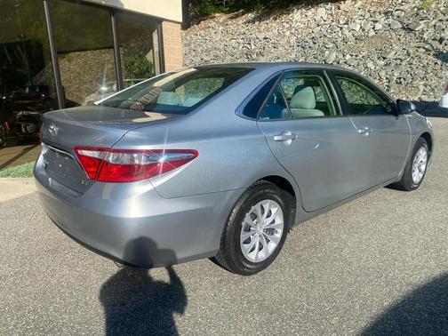 Celestial Silver Metallic 2017 Toyota Camry LE