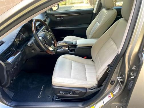 2016 Lexus ES 300h Base