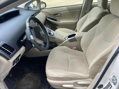 Blizzard White 2012 Toyota Prius Five