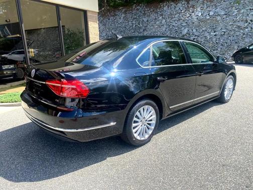 2016 Volkswagen Passat 1.8T SE w/Technology